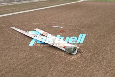 15to-Windrad-Flügel im Sturm abgestürzt - nahe Autobahn und Bahnstrecke - Autobahn A8 auf 40km/h gedrosselt!