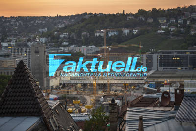 Blick von der Hausmannstraße auf die Innenstadt von Stuttgart / Hauptbahnhof / S21 Baustelle