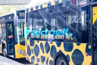 Expressbus X1 steht Schlange in Bad Cannstatt - Absicht oder fehlerhafte Planung?