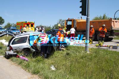 Rote Ampel übersehen - Kleinkind wird bei Unfall getötet, mehrere Verletzte