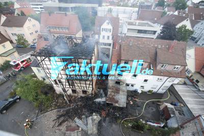 Zwei Häuser in Böblinger Innenstadt in Flammen - über 140 Einsatzkräfte vor Ort