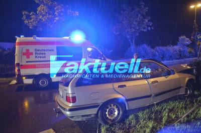 Tödlicher Unfall auf der B28 - BMW prallt gegen Betonmauer eines Straßenteiler