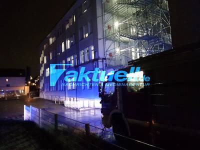 Infoupdate - Zu heiß gewordener Fettkochtopf löst Brandmeldealarm in Sammelunterkunft Asperg aus - Anwohner löschen zügig - niemand verletzt