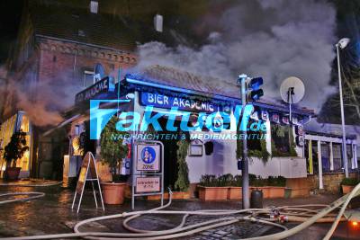Goppinger Gaststätte Bierakademie brennt vollständig nieder - Feuerwehr im Großeinsatz