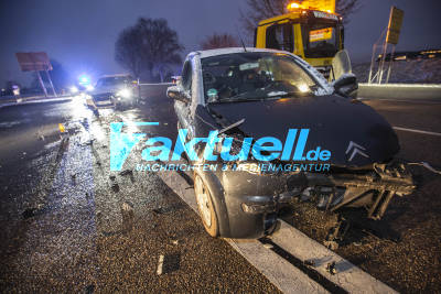2 Verletzte und 37.000 Euro Schaden nach Abbiegeunfall in Endersbach