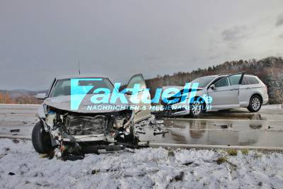 2 Verletzte Kinder und Fahrer bei Glätteunfall verletzt