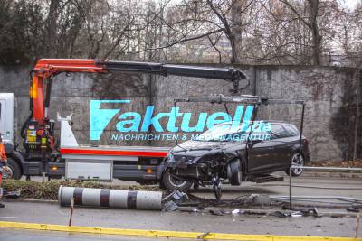 Seat rast zwei Blitzersäulen auf der Canstatter Straße um