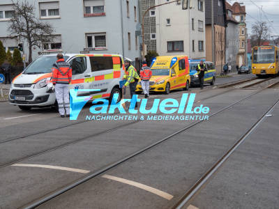 Münchner KTW versucht unerlaubt zu wenden und Verunfallt mit Stadtbahn