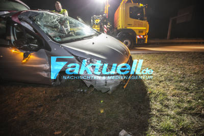 Hase überfahren und Unfall gebaut: Auto kracht auf B29 gegen Leitplanke und überschlägt sich