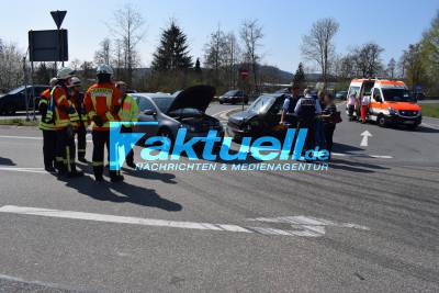 Kreuzungsunfall fordert Einsatz von Hubschrauber, B292 bei Sinsheim nach Unfall gesperrt