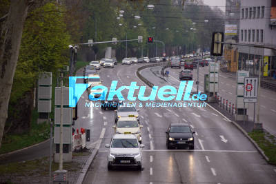 Stuttgart Mitte: Taxifahrerdemo am Karlsplatz