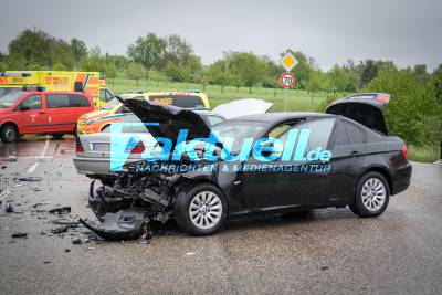 Kreuzungscrash bei Ditzingen-Hirschlanden: Verkehrsunfall mit 5 Verletzten