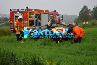 Auf nasser Fahrbahn überschlagen - Mehrere Verletzte nach Crash bei Sinsheim