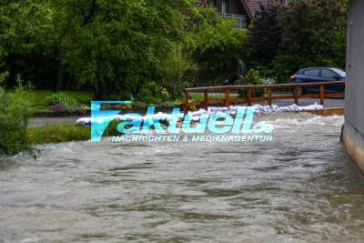 Hochwasser im Landkreis Göppingen: Flüsse treten über die Ufer, Sandsäcke stehen bereit - Feuerwehr im Dauereinsatz