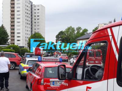 Böblingen: Rauch aus Wohnung sorgt für Einsatz von Feuerwehr, Rettungsdienst und Polizei