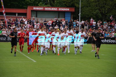 Stuttgart Bad Cannstatt: Vorstellung des neuen VfB Trikots und Training