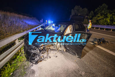 Heftiger Crash fordert Schwerverletzten: Jaguar SUV kracht gegen Tanklastzug - Fahrer schwer verletzt eingeklemmt