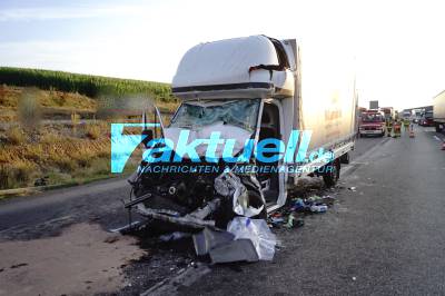 Unglaublich! Feuerwehr wird von LKW-Fahrer bespuckt - Fiesta zeigt Flugtickets vor und will an tödl. VU auf A6 vorbei 