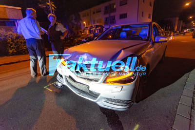 Zu schnell und Vorfahrt genommen: 2 Verletzte nach Kreuzungscrash in 30er-Zone in Stuttgart-Wangen