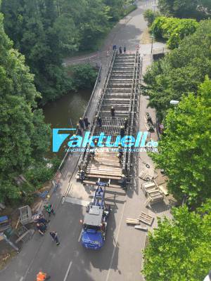 THW baut 50t schwere Bailey-Behelfsbrücke zum Landratsamt Esslingen