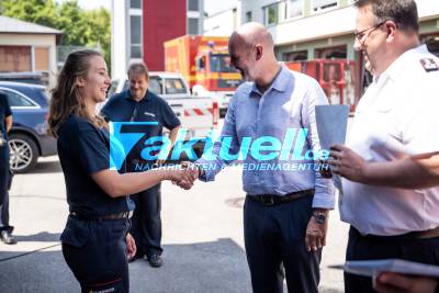 Feuerwehr Leonberg: 10 Verwaltungsangestellte der Stadt Leonberg und der Stadt Rutesheim haben sich bei der Feuerwehr ausbilden lassen 