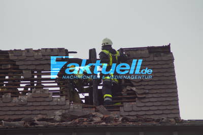 Dachstuhlbrand durch Blitzeinschlag - Dachstuhl komplett ausgebrannt