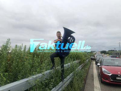 Tuba schallt durch die Rettungsgasse: Volksmusiker 