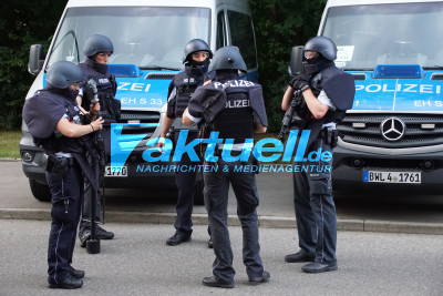 Brutale Tötung auf offener Straße in Stuttgart - Opfer wird auf offener Straße niedergemetzelt - Stuttgart-Fasanenhof
