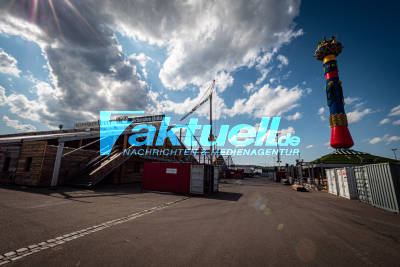 Aktuelle Aufbaubilder vom Cannstatter Wasen, fast alle Volksfestzelte stehen schon, der Innenausbau läuft 