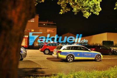 Aggressiver EX-Freund stürmt Wohnung seiner ehemaligen Lebensgefährtin, besetzt diese und bedroht weitere Hausbewohner mit dem Tode