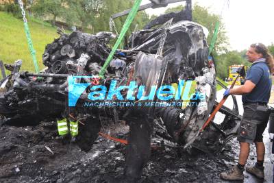 Grösseltal bei Engelsbrand bei Pforzheim - 110.000€ teurer Jaguar brennt vollständig aus