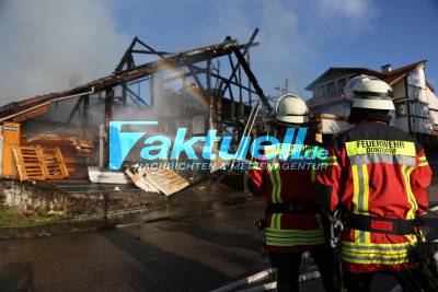 Hausbesitzer brennt aus Versehen eigenes Haus ab. Haus bei Brand vollständig zerstört in Donzdorf
