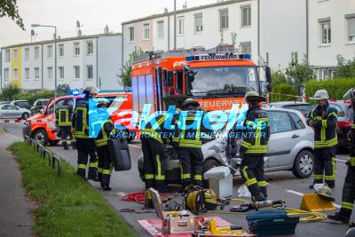 Zwei Verletzte nach Verkehrsunfall - Kollision von PKW und Transporter in Stuttgart-Rot - Alkohol als mögliche Ursache