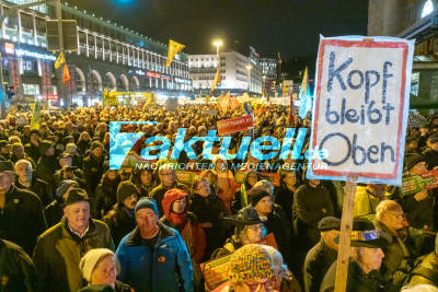 500. Demo gegen S21 vor dem Hauptbahnhof Stuttgart