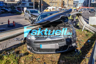 Stuttgart Mitte: Schwerer Verkehrsunfall mit zwei PKW