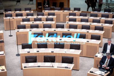 Corona-Verdachtsfall bei den Grünen im Landtag von Baden Württemberg -  Sitze im Plenum der Grünen bleiben leer