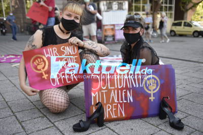 „Wir wollen endlich wieder arbeiten“  - Das fordern Sexarbeiter/innen in Stuttgart - Demo im Rotlichtviertel
