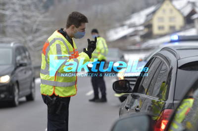 Polizei sperrt Straßen im Schwarzwald, Anwohner 