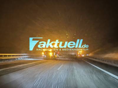 Unfall: PKW überschlagen bei Schneeregen und überhöhter Geschwindigkeit - Starke Schneefälle A8 Aichelberg - Winterdienst im Dauereinsatz
