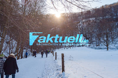 Winter-Ausflug zu den Uracher Wasserfällen und auf die Schwäbische Alb - Viel los an den Ausflugszielen