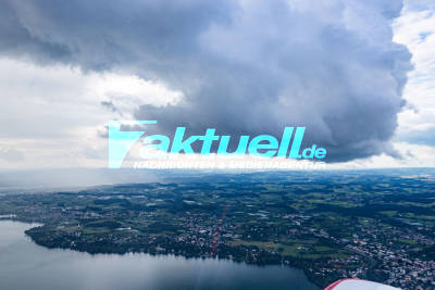 Nach Regenfällen: Luftbilder vom Bodensee mit Gewitterwolken, volle Zuflüsse zum See und Rhein (Footage, Schnittbilder)