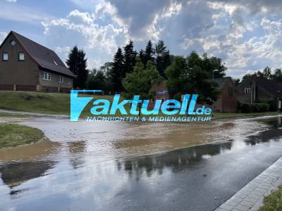 (BB) Starkregen in Rägelin - Keller drohten voll zulaufen - Örtliche Straße wurde überschwemmt 