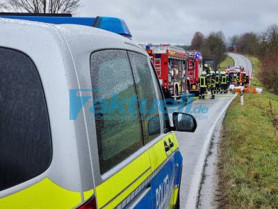 Schwerer VU bei Eppingen K2149 - Frontalzusammenstoß mind. 2 Schwerverletzten Personen - Straße voll gesperrt - Unfalldienst kommt vor Ort.