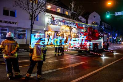 Brand in Gaststätte: Feuerwehr rettet Personen aus verrauchtem Gebäude - 1 Verletzter