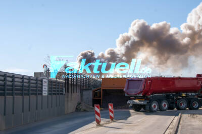 Container auf Wertstoffhof in Stgt Plieningen in Brand geraten