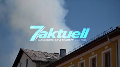 Großbrand auf Bauernhof im oberösterreichischen Ulrichsberg - 15 Feuerwehren kämpfen bei Sommerhitze gegen Flammeninferno 