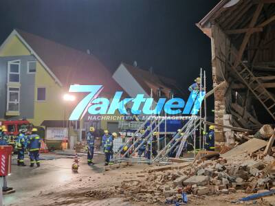 Teilweiser Einsturz einer Scheune an einem Wohnhaus nach Renovierungsarbeiten in Sulzbach bei Billigheim - Straße gesperrt
