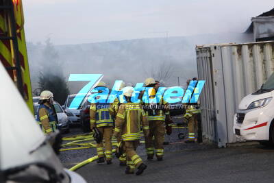 Werkstatt brennt lichterloh- komplett ausgebrannt- keine verletzte
