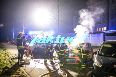 Auto brennt auf Parkplatz in Waiblingen aus