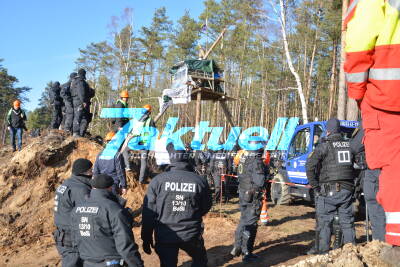 Räumung vom Protest-Camp: Polizeieinsatz im Waldgebiet der Laußnitzer Heide